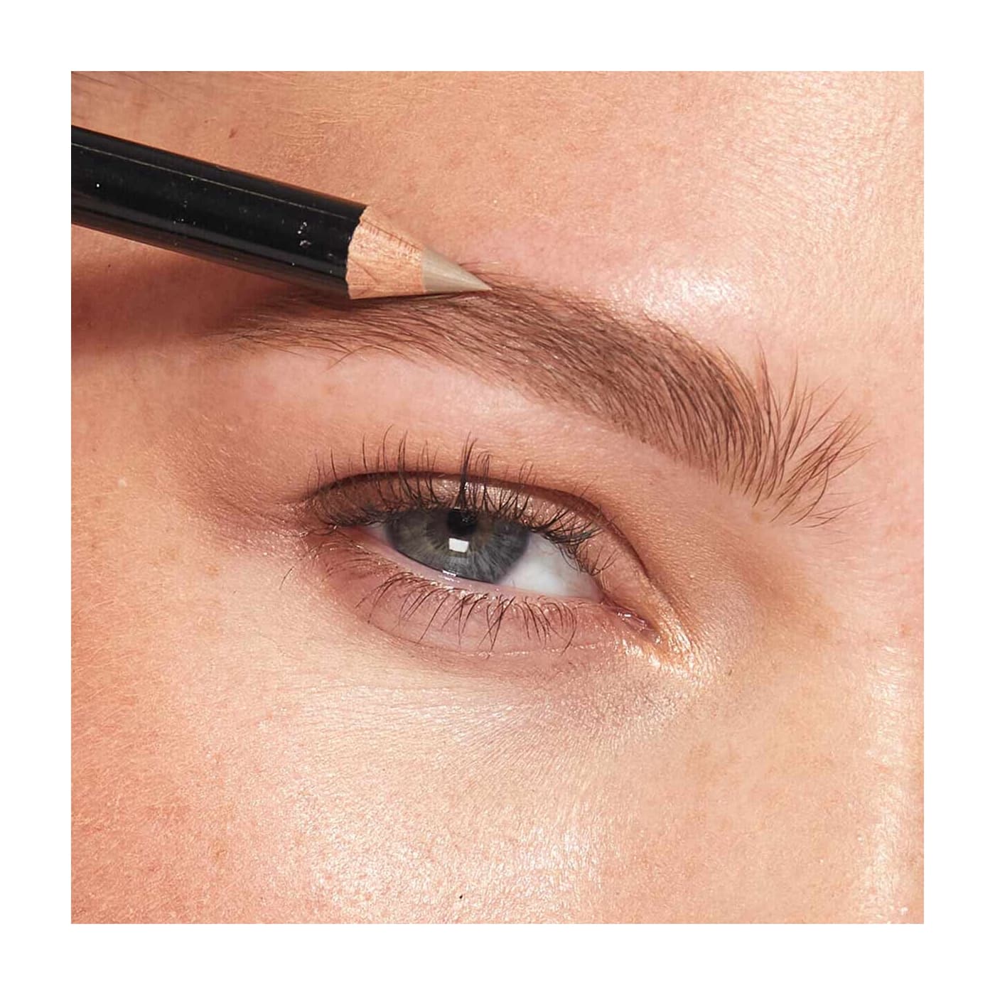 nb-brow-define-bombshell-with-product